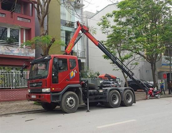 Xe đầu kéo deawoo gắn cần cẩu